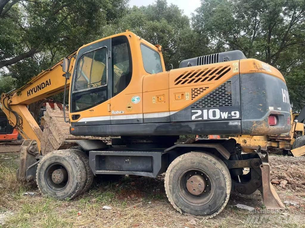 Hyundai R210W-9 Lastik tekerli ekskavatörler