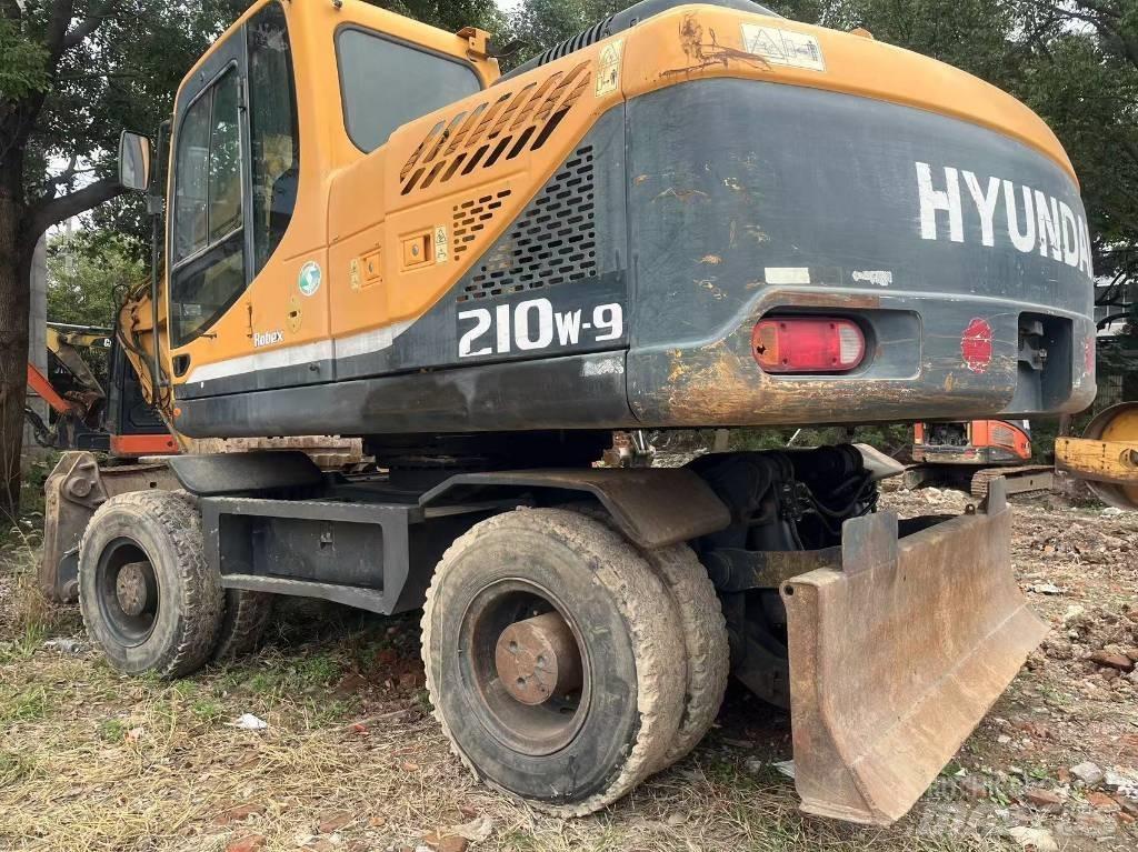 Hyundai R210W-9 Lastik tekerli ekskavatörler