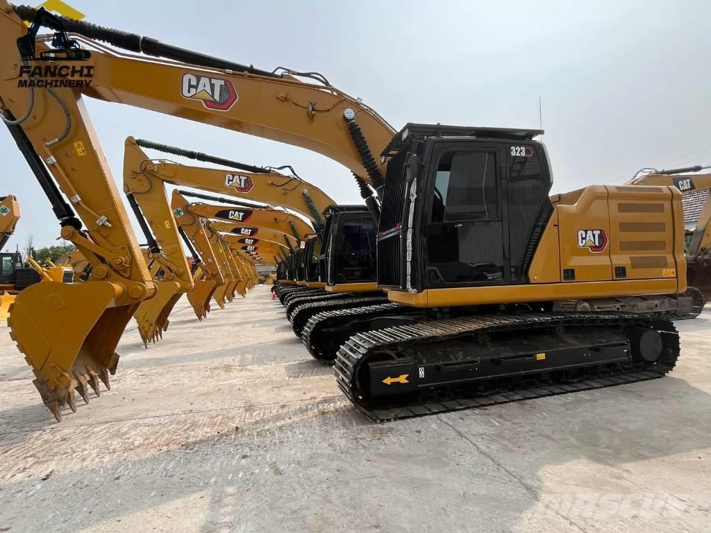CAT 323 Paletli ekskavatörler