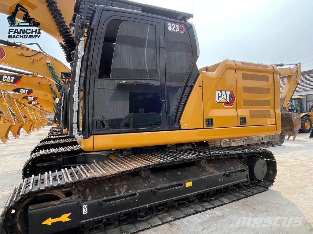 CAT 323 Paletli ekskavatörler