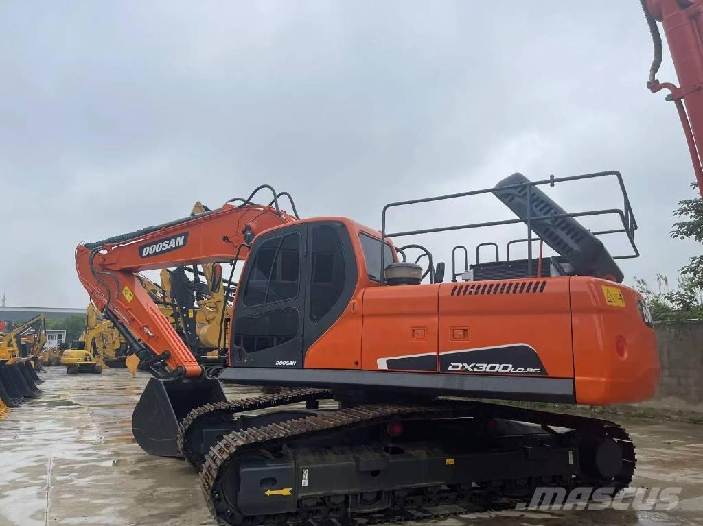 Doosan DX 300 LC Paletli ekskavatörler
