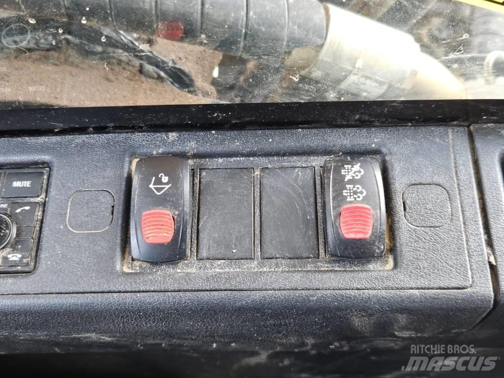 Hyundai HX 220 L Paletli ekskavatörler