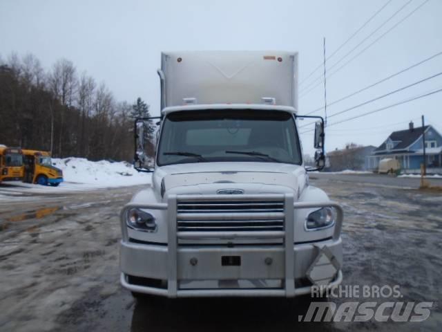 Freightliner M2 106 Kapali kasa kamyonlar