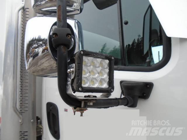 Freightliner M2 106 Kapali kasa kamyonlar