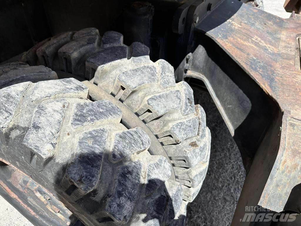 Komatsu PW130 ES-6K Lastik tekerli ekskavatörler