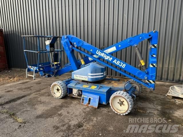UpRight AB38N Körüklü personel platformları