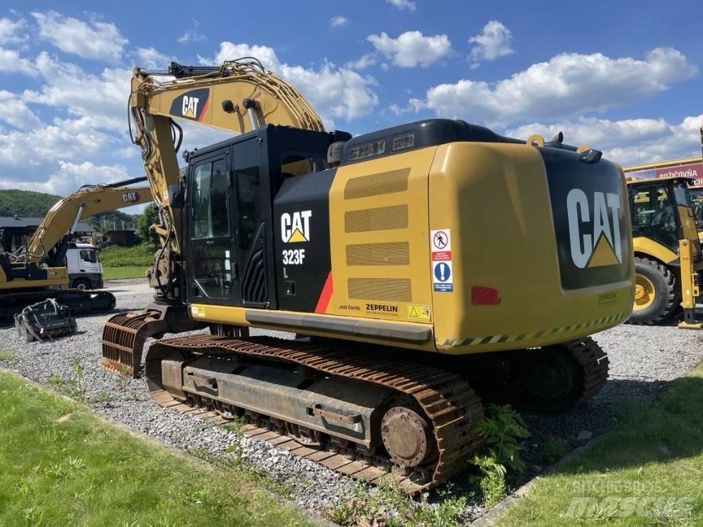 CAT 323F L Paletli ekskavatörler