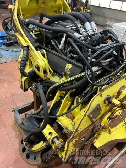 John Deere H480C Agaç kesme robotlari