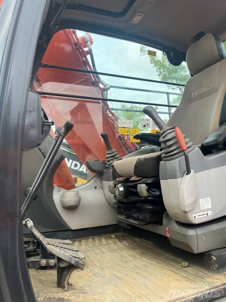 Hitachi 130 Paletli ekskavatörler