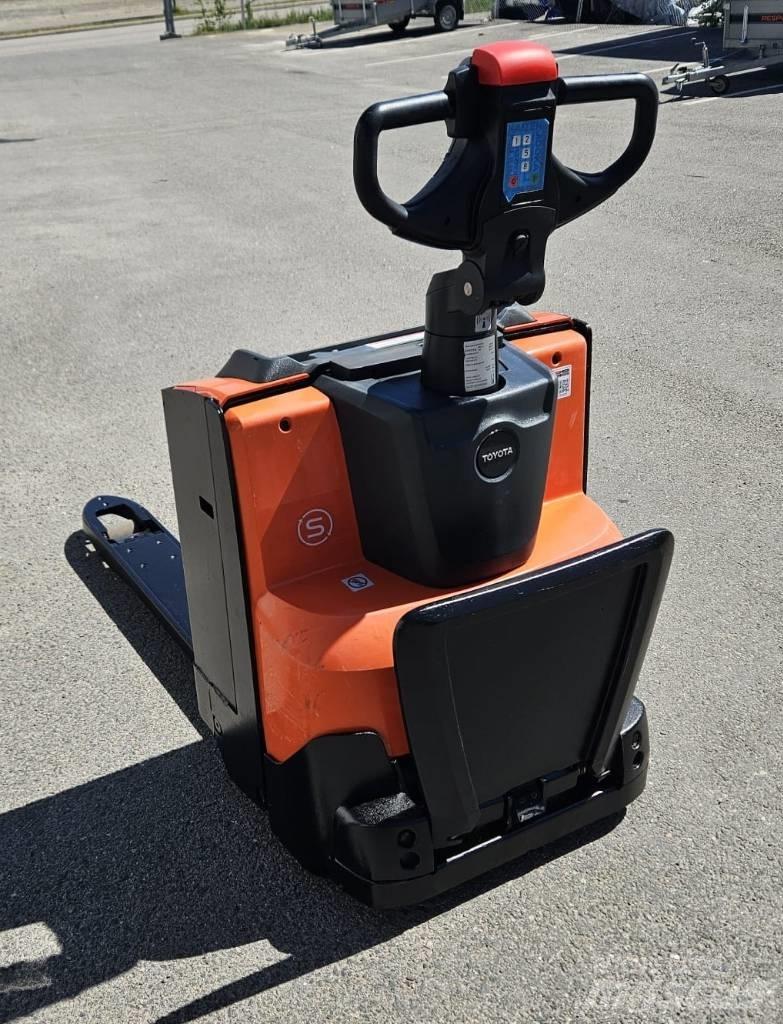 Toyota LWE 200 Düsük seviye platformu