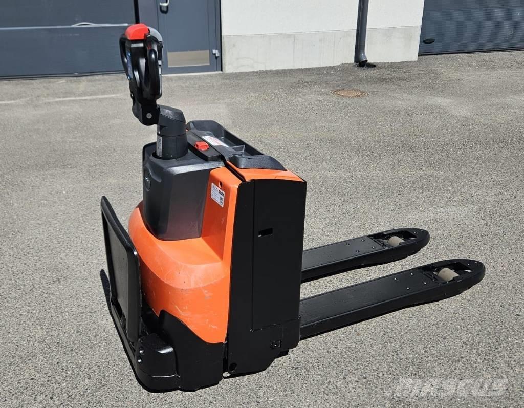 Toyota LWE 200 (myyty) Düsük seviye platformu