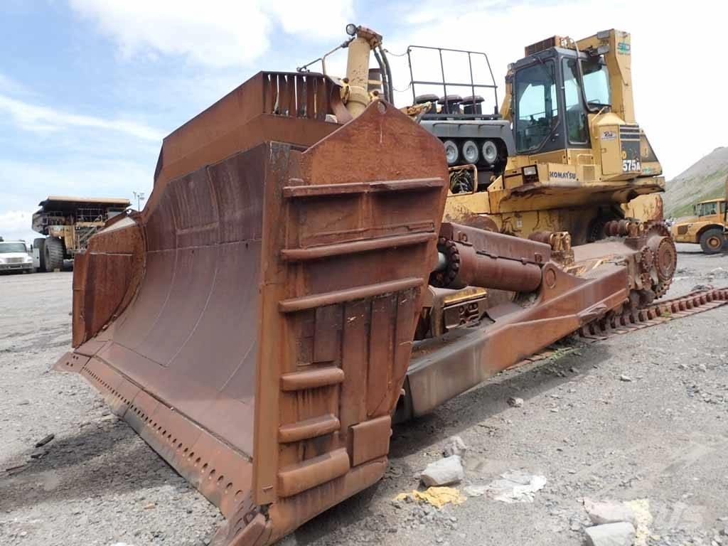 Komatsu D 575 A-3 Paletli dozerler