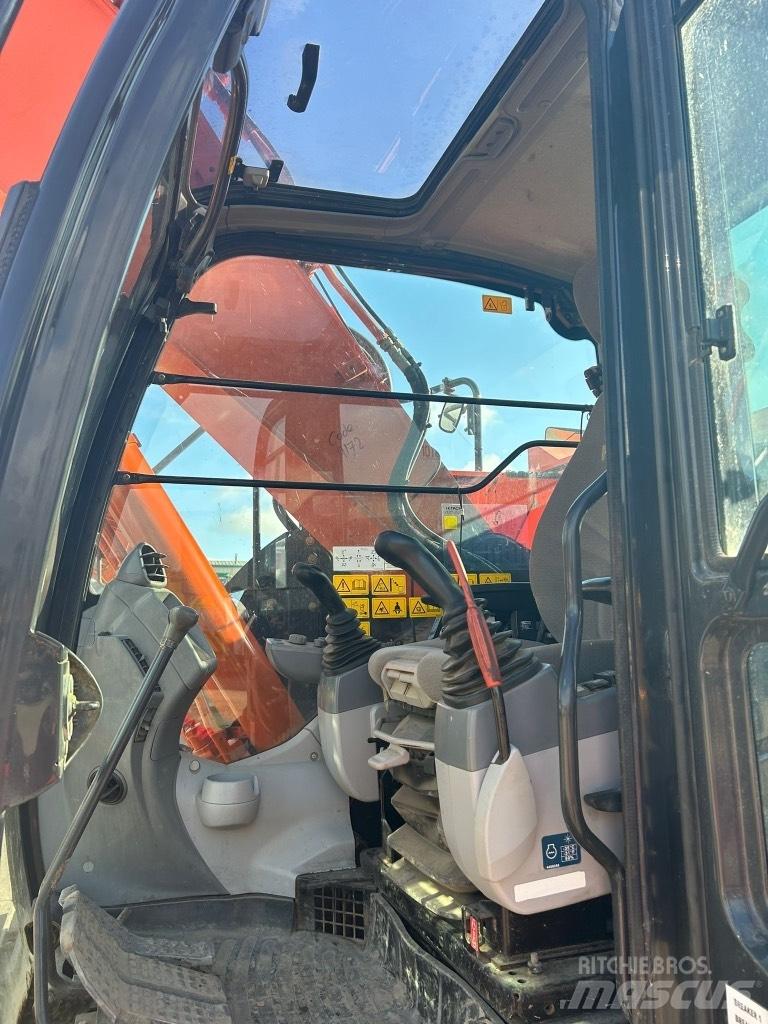 Hitachi ZX225 USLC-6 Paletli ekskavatörler