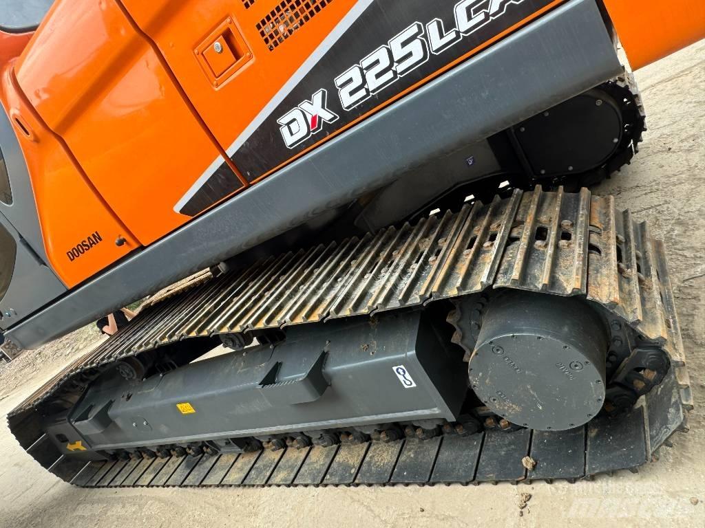 Develon DX 225 LCA Midi ekskavatörler 7 - 12 t