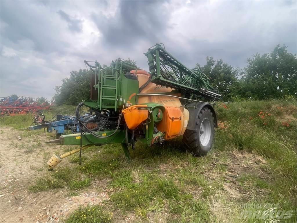 Amazone UX 4200 Çekilir pülverizatörler