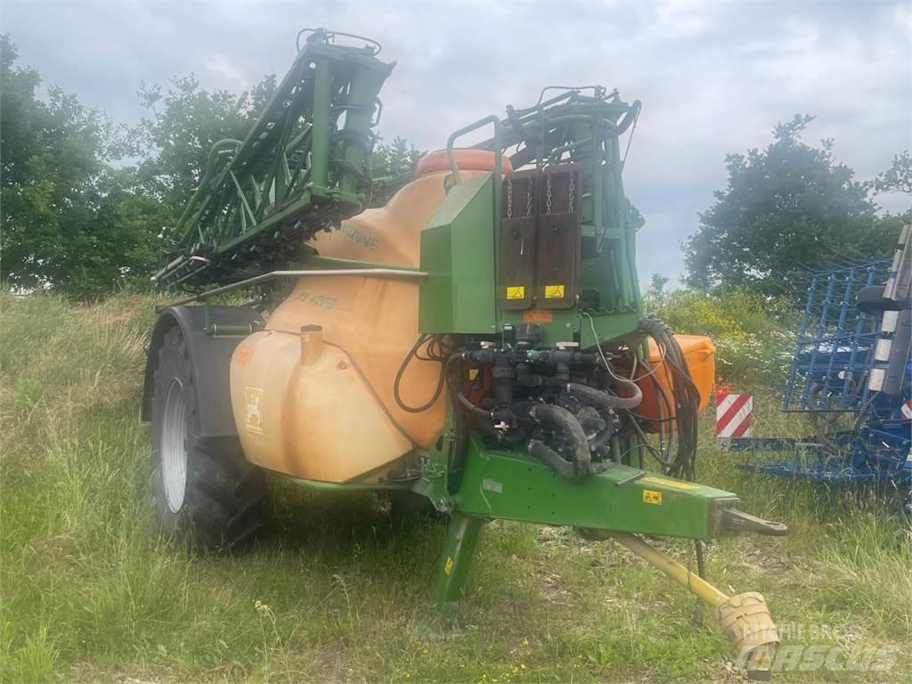 Amazone UX 4200 Çekilir pülverizatörler