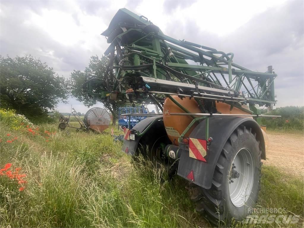 Amazone UX 4200 Çekilir pülverizatörler
