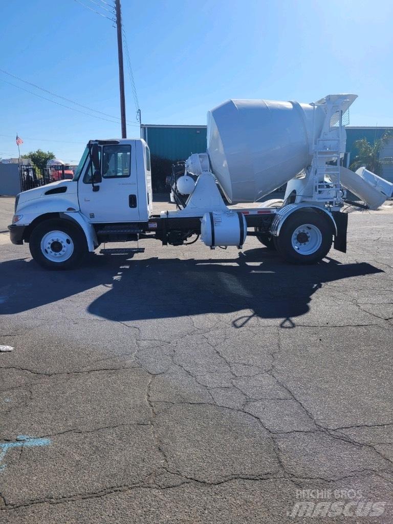 International 4300 Flatbed kamyonlar