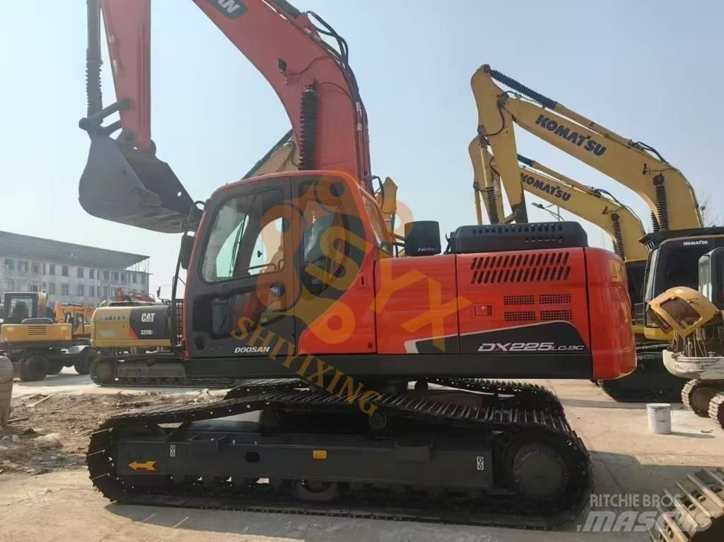 Doosan DX 225 LC Paletli ekskavatörler