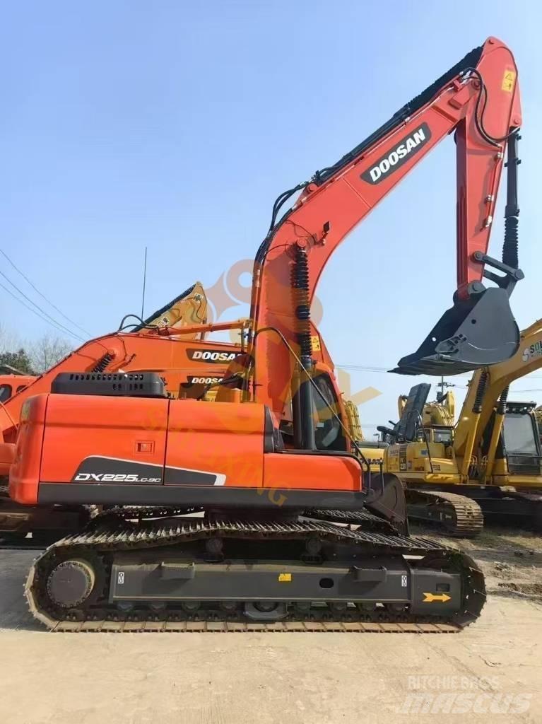 Doosan DX 225 LC Paletli ekskavatörler