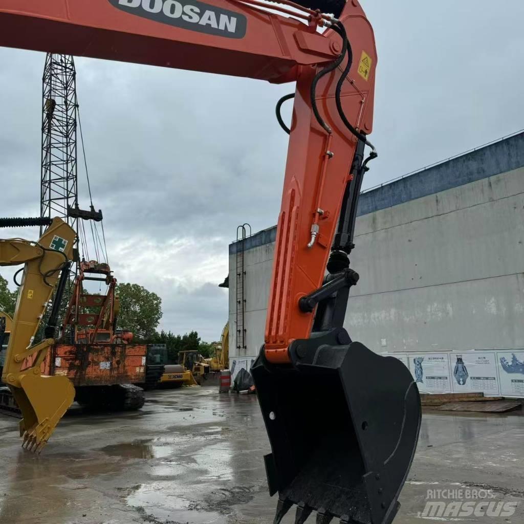 Doosan DX 225 LC Paletli ekskavatörler