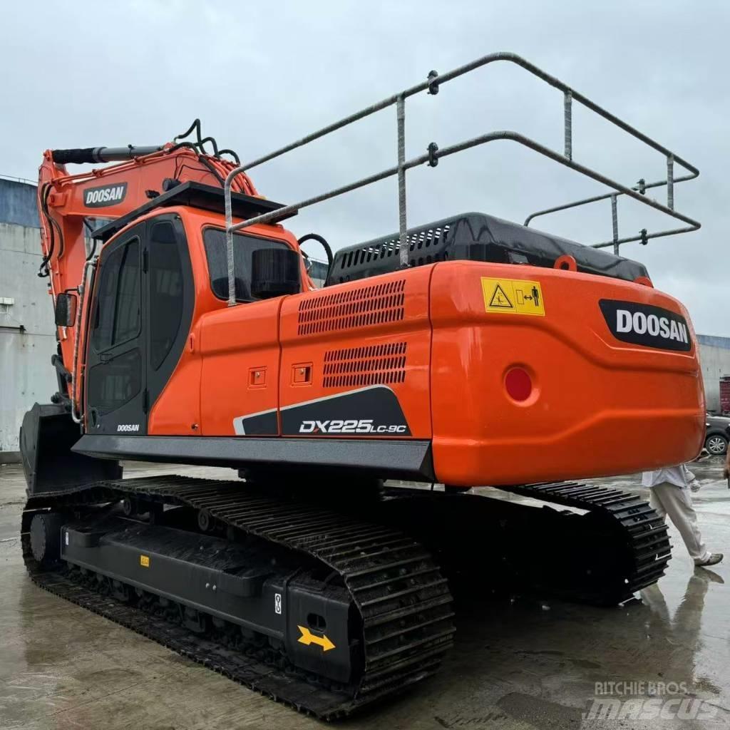 Doosan DX 225 LC Paletli ekskavatörler