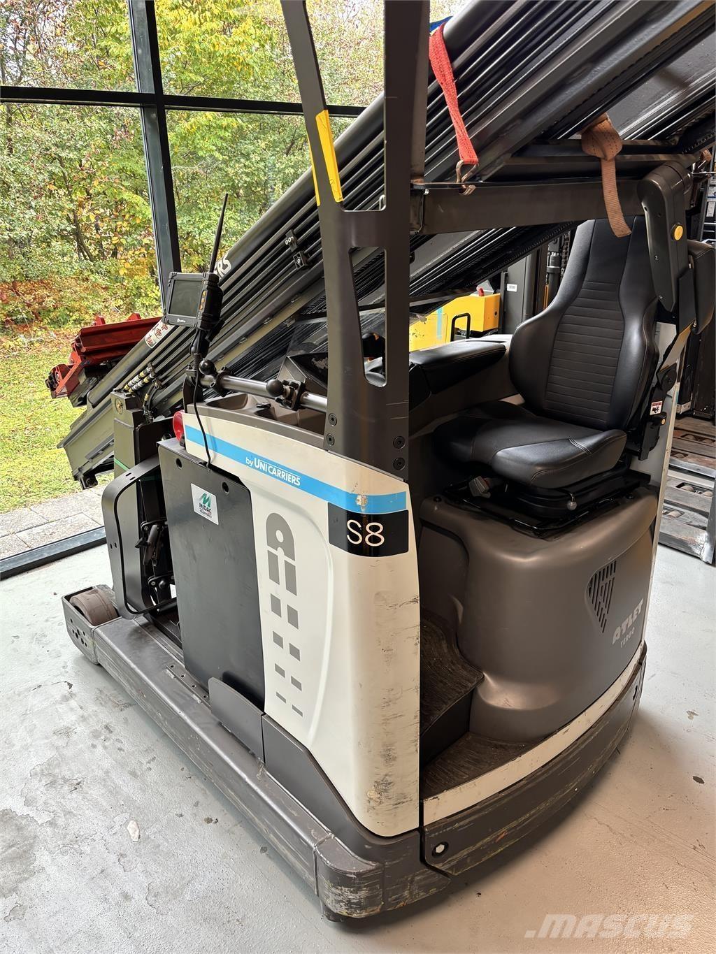 Atlet UHD200 Reach truck - depo içi istif araçları