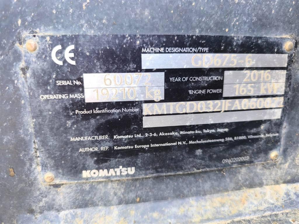 Komatsu GD 675-6 Greyderler
