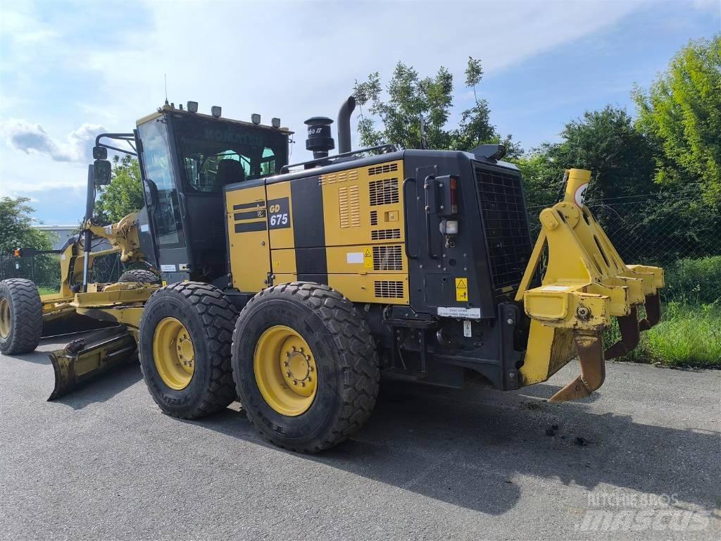 Komatsu GD 675-6 Greyderler