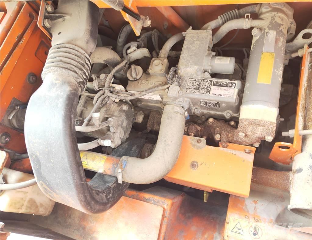 Hitachi ZX75US-3 Midi ekskavatörler 7 - 12 t