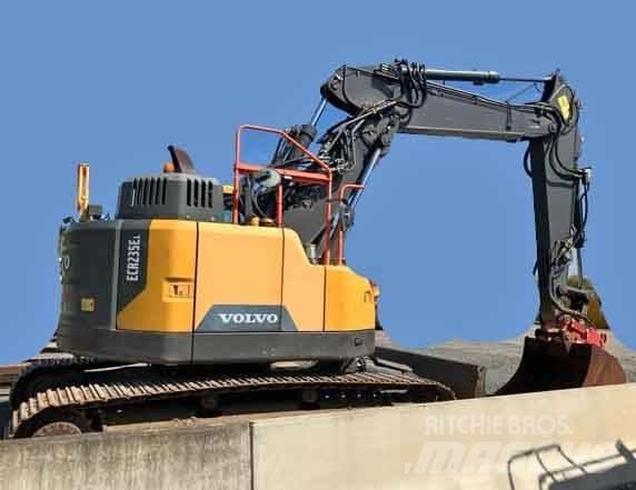 Volvo ECR 235 E Paletli ekskavatörler