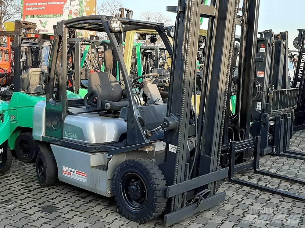 Nissan Y1D2A25Q Dizel forkliftler