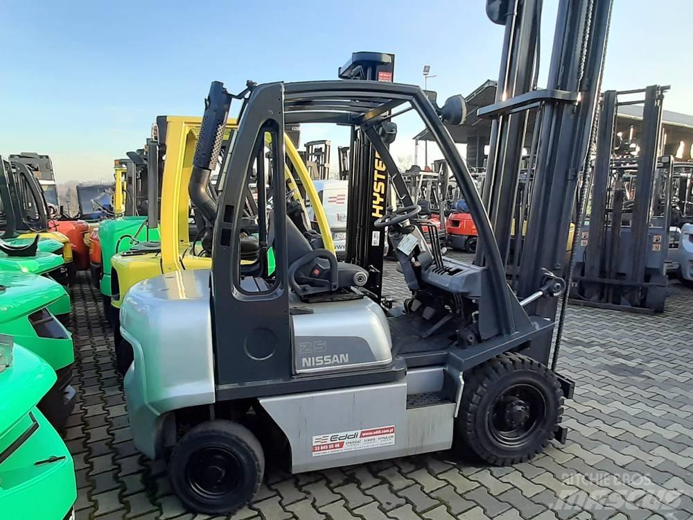 Nissan Y1D2A25Q Dizel forkliftler