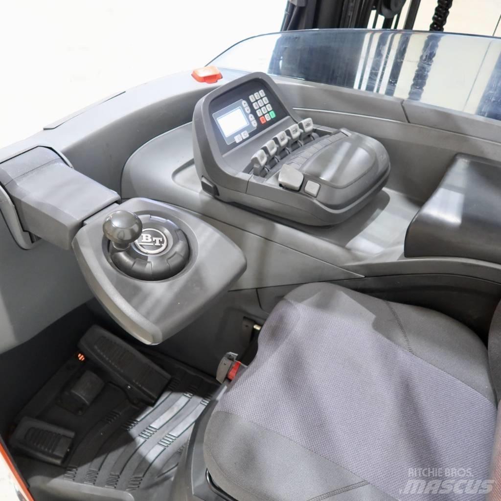 Toyota RRE160R Reach truck - depo içi istif araçları