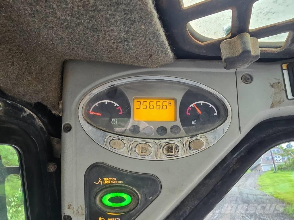 Bobcat T 320 Skid steer loderler