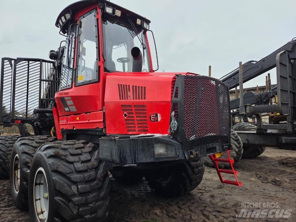 Komatsu 845 Tomruk yükleyici traktörler