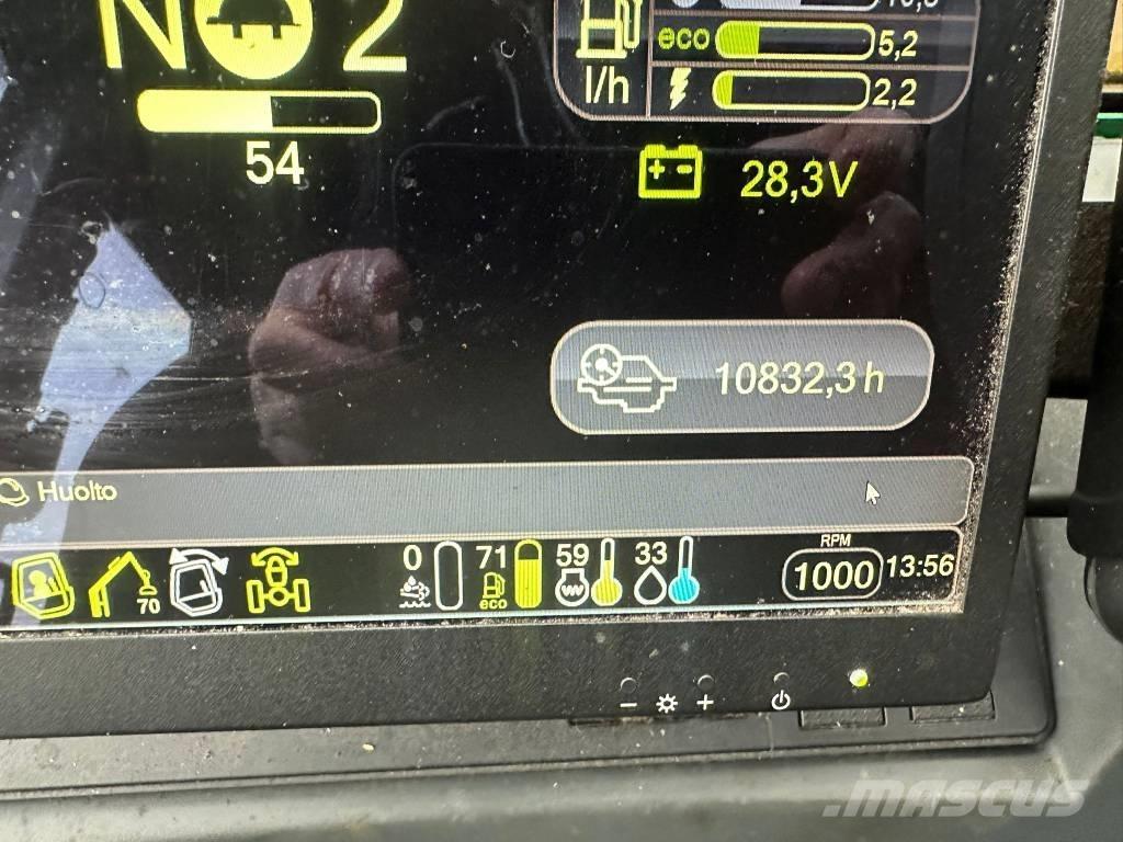 Komatsu 845 Tomruk yükleyici traktörler