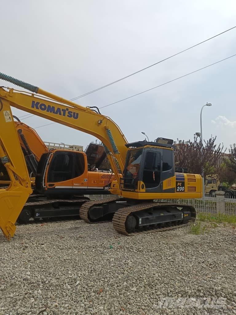 Komatsu PC 200 Paletli ekskavatörler