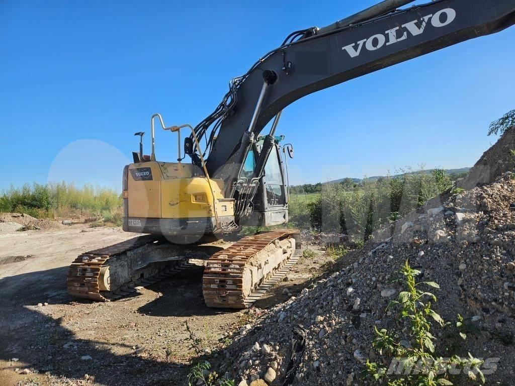 Volvo ECR 235 D Paletli ekskavatörler