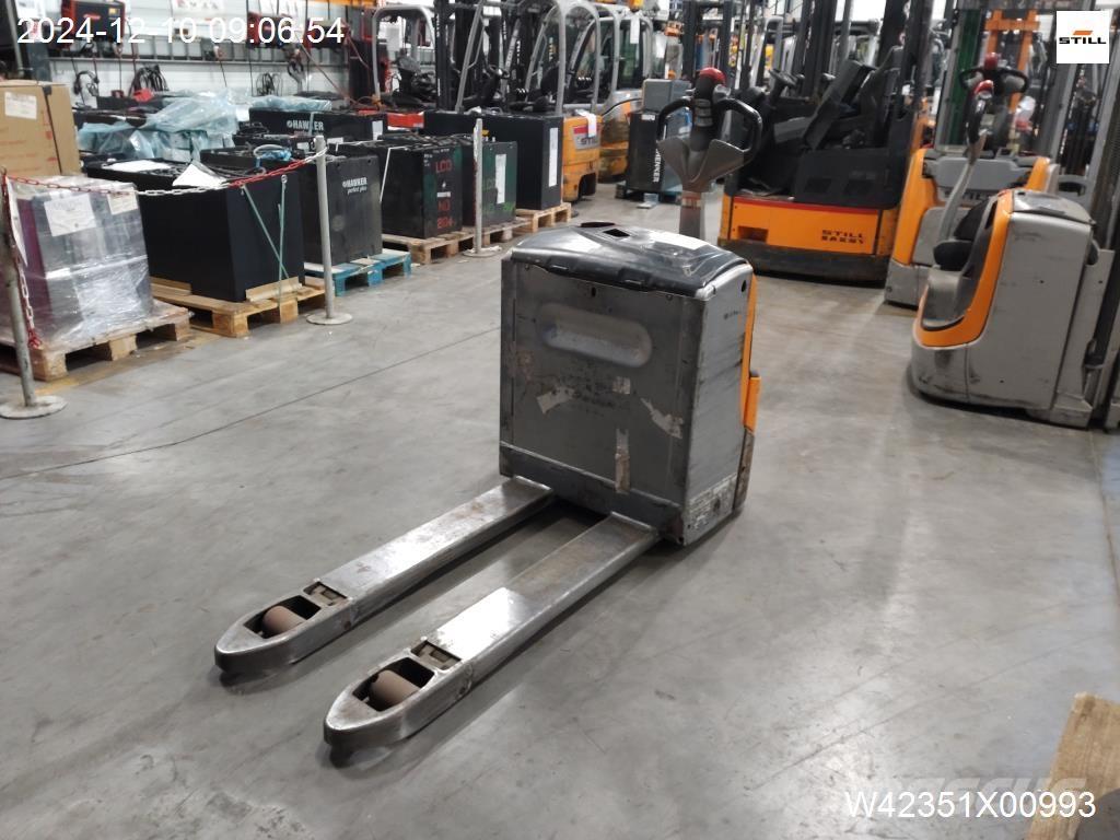 Still EXU16 Yaya kumandali istif makinasi