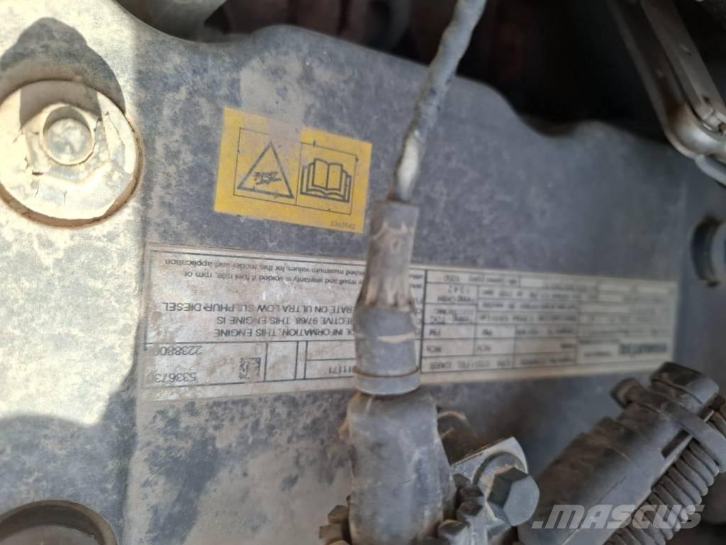 Komatsu PW 148-11 Lastik tekerli ekskavatörler