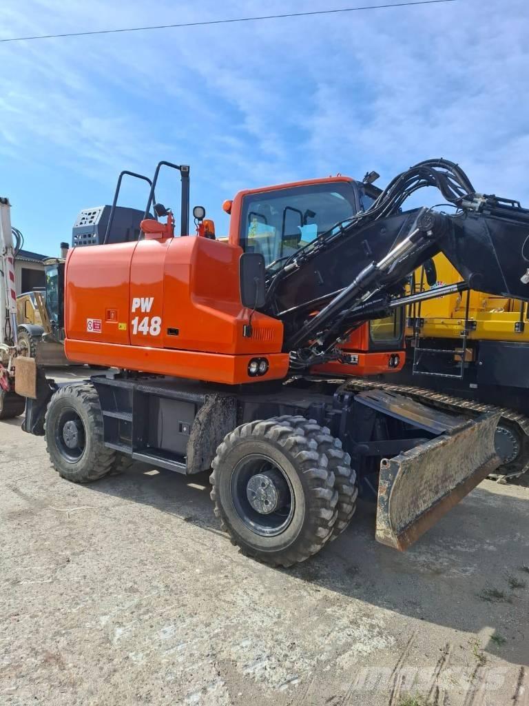 Komatsu PW 148-11 Lastik tekerli ekskavatörler