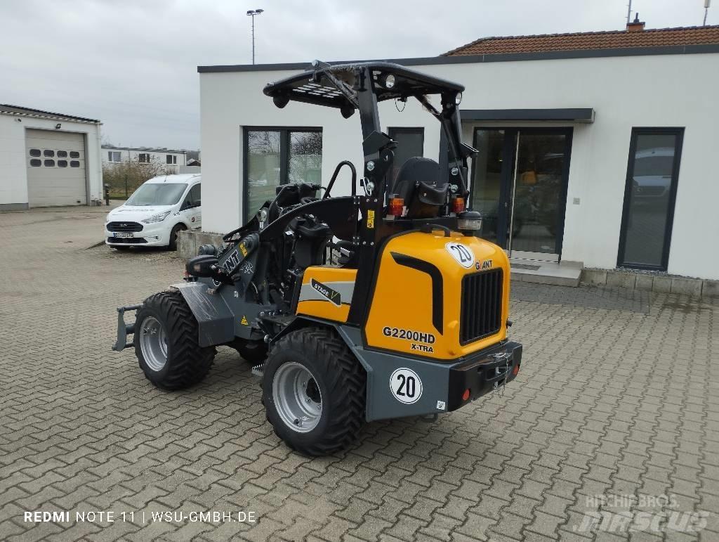 GiANT G2200 Xtra HD Ön yükleyici ve kazicilar