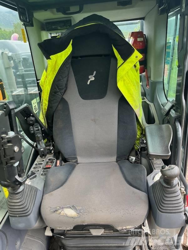 Komatsu PC 170 LC-11 Paletli ekskavatörler