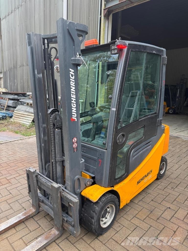 Jungheinrich EFG320 Elektrikli forkliftler