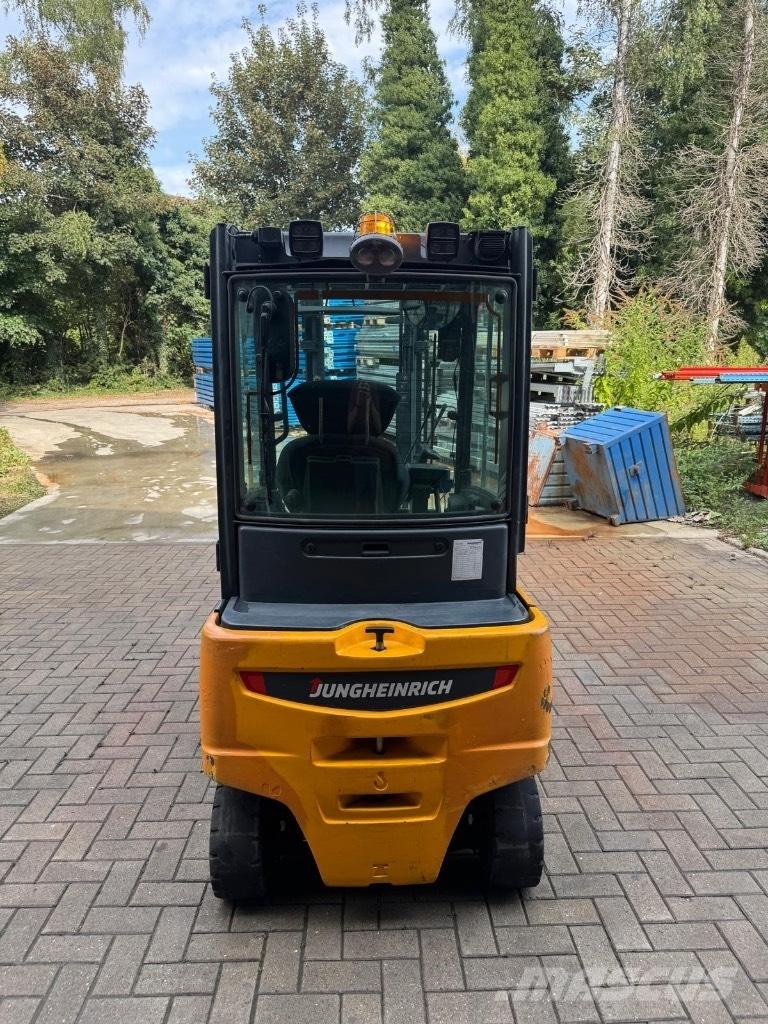 Jungheinrich EFG320 Elektrikli forkliftler
