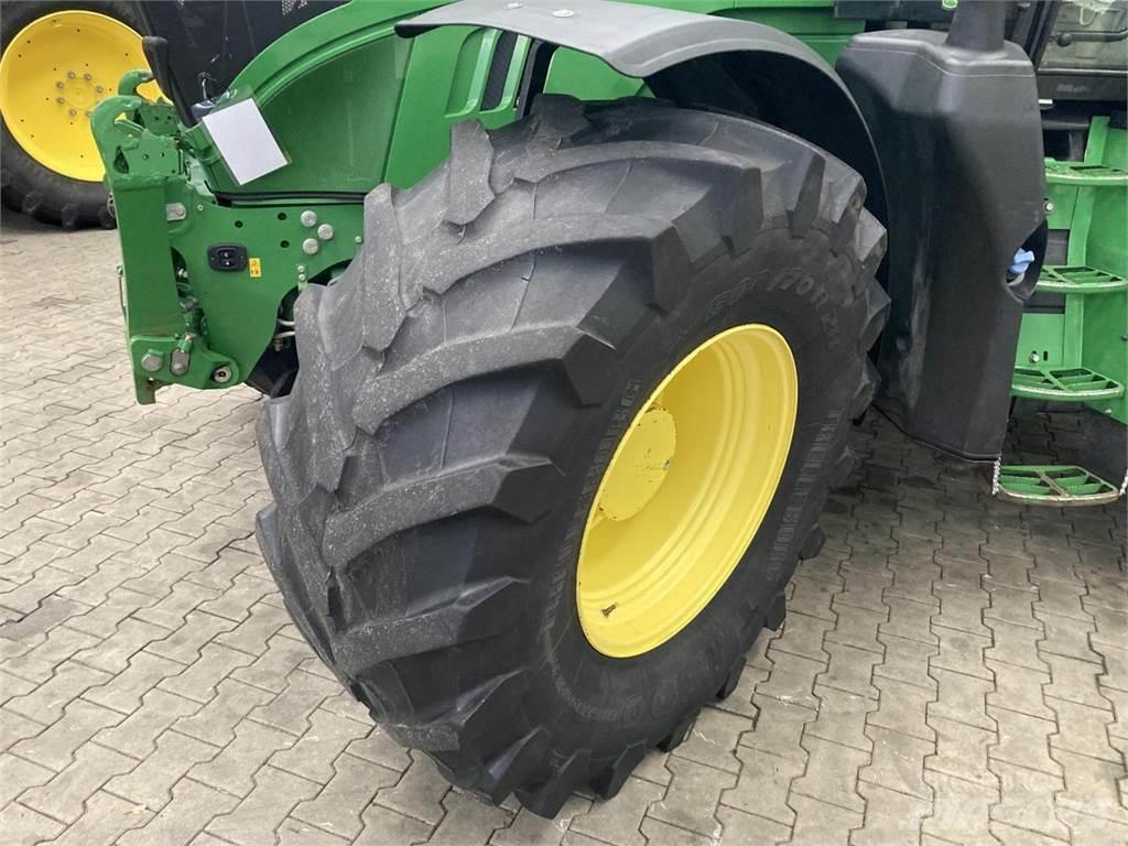 John Deere 6215R Traktörler