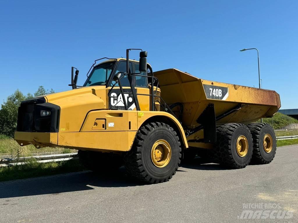 CAT 740B Belden kirma kaya kamyonu