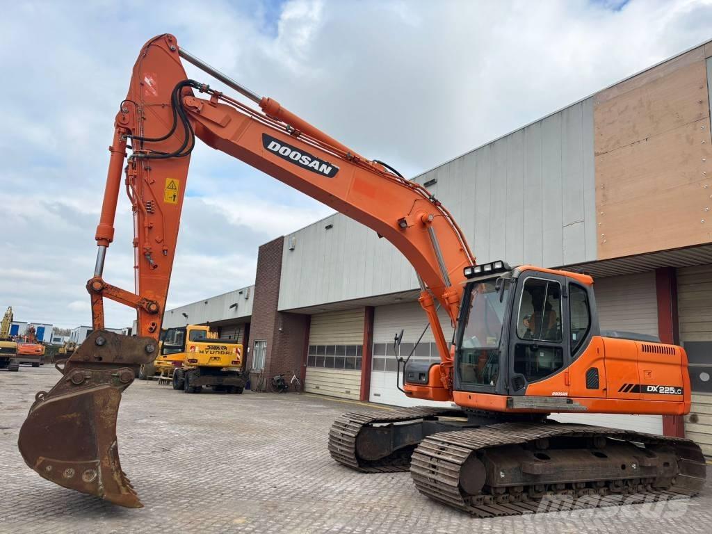 Doosan DX 225 LC Paletli ekskavatörler