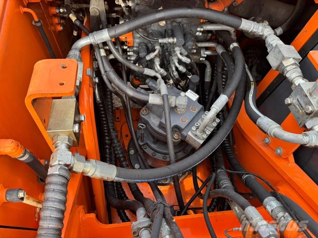Doosan DX 225 LC Paletli ekskavatörler